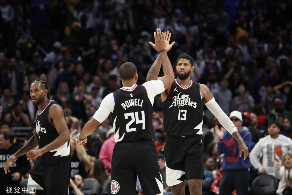 成年球员的 成年球员的